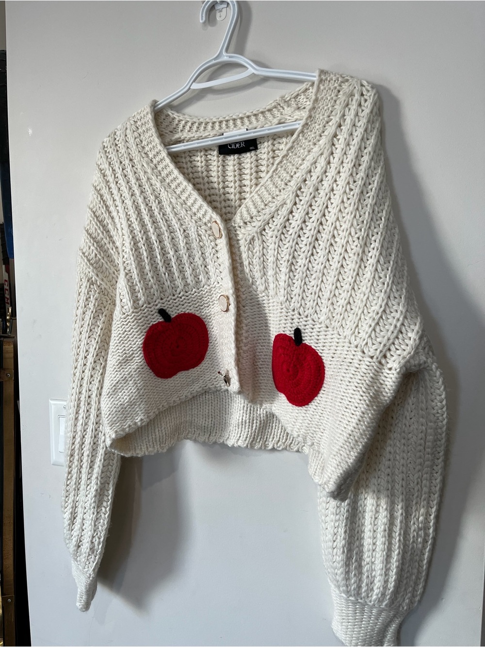 Pretty knit cropped cardigan with apples